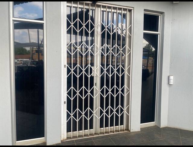 130M² OFFICE TO LET IN RUSTENBURG CENTRAL